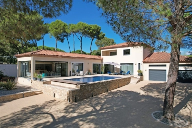 Uzes Area for sale for 1,150,000&euro; in Gard, Languedoc-Roussillon