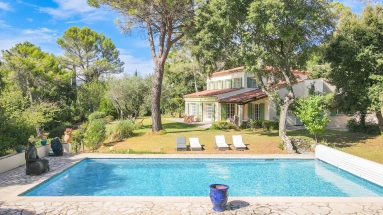 5 Bedroom(s) - 2 Bathroom(s) - 4,600m² land for sale in Var, Provence-Alpes-Côte-d\'Azur, France - FrenchPropertyPortal.com Var Countryside (Fayence, Lorgues, Cotignac) for sale for 1,400,000€ in Var, Provence-Alpes-Côte-d\'Azur