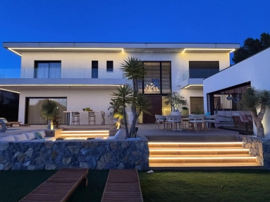 4 Bedroom(s) - 4 Bathroom(s) - 1,700m² land for sale in Bouches-du-Rhône, Provence-Alpes-Côte-d'Azur, France - FrenchPropertyPortal.com Marseille & Cote Bleu for sale for 3,200,000€ in Bouches-du-Rhône, Provence-Alpes-Côte-d'Azur