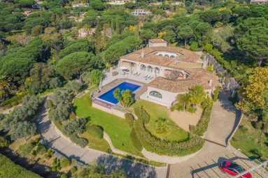 8 Bedroom(s) - 8 Bathroom(s) - 11,000m² land for sale in Var, Provence-Alpes-Côte-d\'Azur, France - FrenchPropertyPortal.com St Raphaël, Ste Maxime Area for sale for 9,600,000€ in Var, Provence-Alpes-Côte-d\'Azur