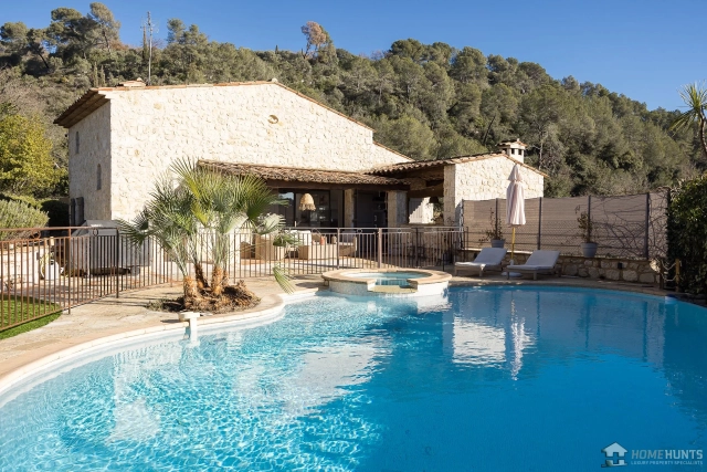 8 Bedroom(s) - 8 Bathroom(s) - 2,369m² land for sale in Alpes-Maritimes, Provence-Alpes-Côte-d'Azur, France - FrenchPropertyPortal.com Vence, St. Paul Area for sale for 2,490,000€ in Alpes-Maritimes, Provence-Alpes-Côte-d'Azur