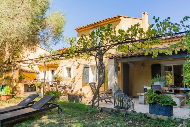 St. Tropez, Grimaud Area for sale for 1,100,000&euro; in Var, Provence-Alpes-Côte-d\'Azur