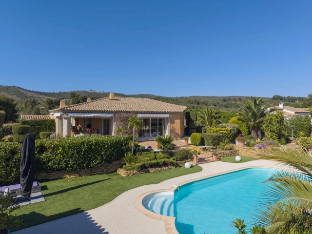 4 Bedroom(s) - 3 Bathroom(s) - 5,000m² land for sale in Var, Provence-Alpes-Côte-d\'Azur, France - FrenchPropertyPortal.com Provence Coast (Cassis to Cavalaire) for sale for 1,680,000€ in Var, Provence-Alpes-Côte-d\'Azur