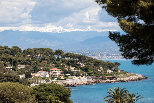 4 Bedroom(s) - 4 Bathroom(s) - 1,235m² land for sale in Alpes-Maritimes, Provence-Alpes-Côte-d'Azur, France - FrenchPropertyPortal.com Antibes Area for sale for 3,990,000€ in Alpes-Maritimes, Provence-Alpes-Côte-d'Azur