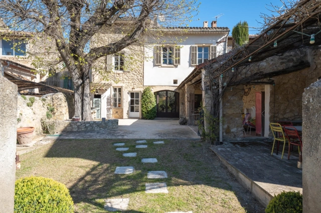 Aix en Provence Area for sale for 1,325,000&euro; in Bouches-du-Rhône, Provence-Alpes-Côte-d'Azur