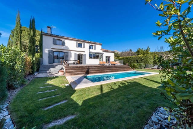 4 Bedroom(s) - 3 Bathroom(s) - 1,110m² land for sale in Bouches-du-Rhône, Provence-Alpes-Côte-d'Azur, France - FrenchPropertyPortal.com Alpilles (Saint Remy, Maussane, Arles) for sale for 1,795,000€ in Bouches-du-Rhône, Provence-Alpes-Côte-d'Azur
