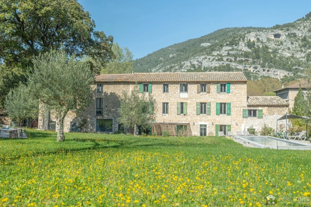 6 Bedroom(s) - 5 Bathroom(s) - 3,620m² land for sale in Vaucluse, Provence-Alpes-Côte-d\'Azur, France - FrenchPropertyPortal.com Avignon and North Provence for sale for 1,790,000€ in Vaucluse, Provence-Alpes-Côte-d\'Azur