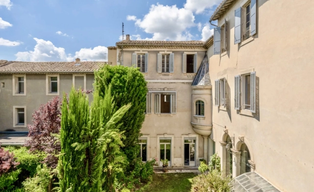 5 Bedroom(s) - 3 Bathroom(s) - 960m² land for sale in Vaucluse, Provence-Alpes-Côte-d\'Azur, France - FrenchPropertyPortal.com Avignon and North Provence for sale for 1,690,000€ in Vaucluse, Provence-Alpes-Côte-d\'Azur