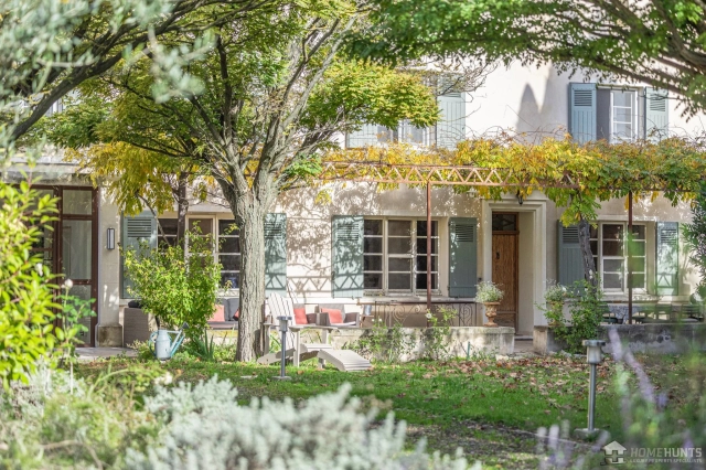 7 Bedroom(s) - 4 Bathroom(s) - 6,237m² land for sale in Vaucluse, Provence-Alpes-Côte-d\'Azur, France - FrenchPropertyPortal.com Avignon and North Provence for sale for 1,850,000€ in Vaucluse, Provence-Alpes-Côte-d\'Azur