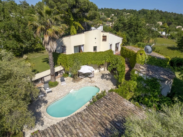 6 Bedroom(s) - 4 Bathroom(s) - 3,500m² land for sale in Alpes-Maritimes, Provence-Alpes-Côte-d'Azur, France - FrenchPropertyPortal.com Vence, St. Paul Area for sale for 1,850,000€ in Alpes-Maritimes, Provence-Alpes-Côte-d'Azur