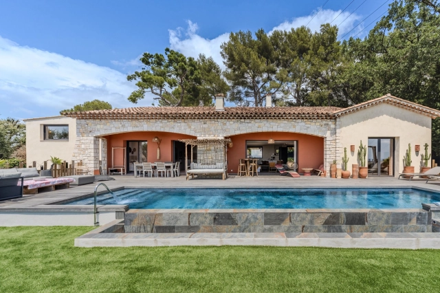 4 Bedroom(s) - 4 Bathroom(s) - 0 m² land for sale in Alpes-Maritimes, Provence-Alpes-Côte-d'Azur, France - FrenchPropertyPortal.com Mougins, Valbonne, Grasse Area for sale for 2,150,000€ in Alpes-Maritimes, Provence-Alpes-Côte-d'Azur