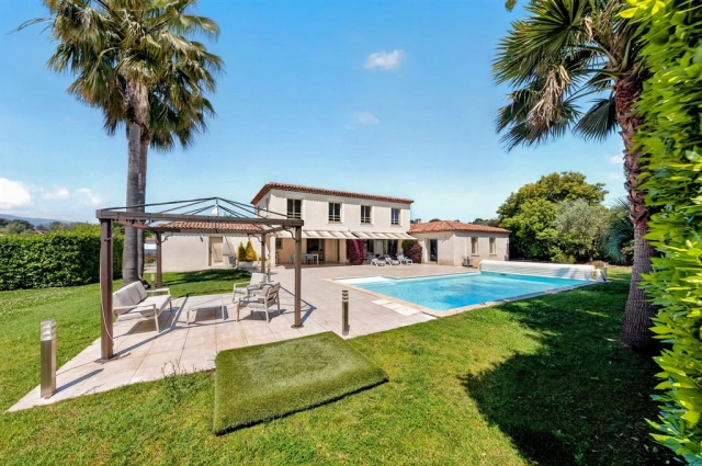 5 Bedroom(s) - 4 Bathroom(s) - 1,600m² land for sale in Alpes-Maritimes, Provence-Alpes-Côte-d'Azur, France - FrenchPropertyPortal.com Mougins, Valbonne, Grasse Area for sale for 1,680,000€ in Alpes-Maritimes, Provence-Alpes-Côte-d'Azur