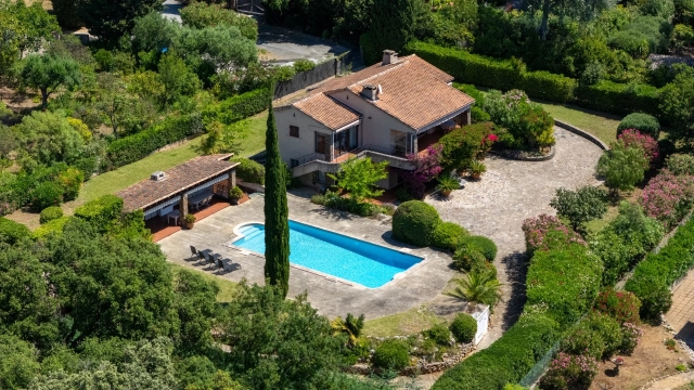 4 Bedroom(s) - 3 Bathroom(s) - 1,901m² land for sale in Var, Provence-Alpes-Côte-d\'Azur, France - FrenchPropertyPortal.com St. Tropez, Grimaud Area for sale for 2,250,000€ in Var, Provence-Alpes-Côte-d\'Azur