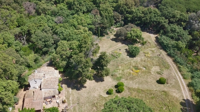 3 Bedroom(s) - 2 Bathroom(s) - 15,768m² land for sale in Var, Provence-Alpes-Côte-d\'Azur, France - FrenchPropertyPortal.com Provence Coast (Cassis to Cavalaire) for sale for 1,290,000€ in Var, Provence-Alpes-Côte-d\'Azur