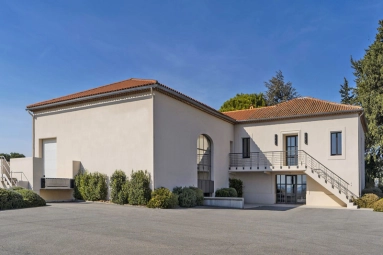 2,000m² land for sale in Vaucluse, Provence-Alpes-Côte-d\'Azur, France - FrenchPropertyPortal.com Avignon and North Provence for sale for 1,300,000€ in Vaucluse, Provence-Alpes-Côte-d\'Azur