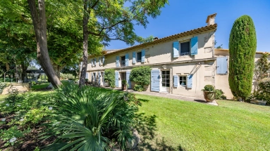 5 Bedroom(s) - 3 Bathroom(s) - 5,276m² land for sale in Bouches-du-Rhône, Provence-Alpes-Côte-d'Azur, France - FrenchPropertyPortal.com Alpilles (Saint Remy, Maussane, Arles) for sale for 1,495,000€ in Bouches-du-Rhône, Provence-Alpes-Côte-d'Azur