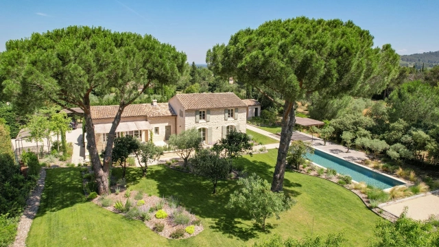 6 Bedroom(s) - 6 Bathroom(s) - 1,959m² land for sale in Bouches-du-Rhône, Provence-Alpes-Côte-d'Azur, France - FrenchPropertyPortal.com Alpilles (Saint Remy, Maussane, Arles) for sale for 3,850,000€ in Bouches-du-Rhône, Provence-Alpes-Côte-d'Azur
