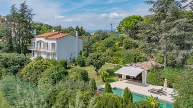 5 Bedroom(s) - 5 Bathroom(s) - 2,490m² land for sale in Alpes-Maritimes, Provence-Alpes-Côte-d'Azur, France - FrenchPropertyPortal.com Mougins, Valbonne, Grasse Area for sale for 1,785,000€ in Alpes-Maritimes, Provence-Alpes-Côte-d'Azur