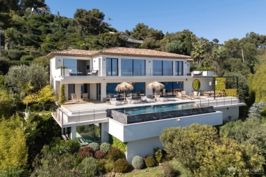 5 Bedroom(s) - 5 Bathroom(s) - 1,315m² land for sale in Var, Provence-Alpes-Côte-d\'Azur, France - FrenchPropertyPortal.com St Raphaël, Ste Maxime Area for sale for 5,450,000€ in Var, Provence-Alpes-Côte-d\'Azur