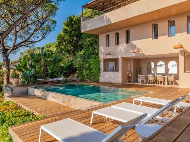 5 Bedroom(s) - 5 Bathroom(s) - 1,800m² land for sale in Var, Provence-Alpes-Côte-d\'Azur, France - FrenchPropertyPortal.com St Raphaël, Ste Maxime Area for sale for 4,290,000€ in Var, Provence-Alpes-Côte-d\'Azur