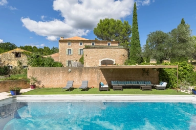 7 Bedroom(s) - 6 Bathroom(s) - 6,092m² land for sale in Vaucluse, Provence-Alpes-Côte-d\'Azur, France - FrenchPropertyPortal.com The Luberon / Vaucluse for sale for 1,685,000€ in Vaucluse, Provence-Alpes-Côte-d\'Azur