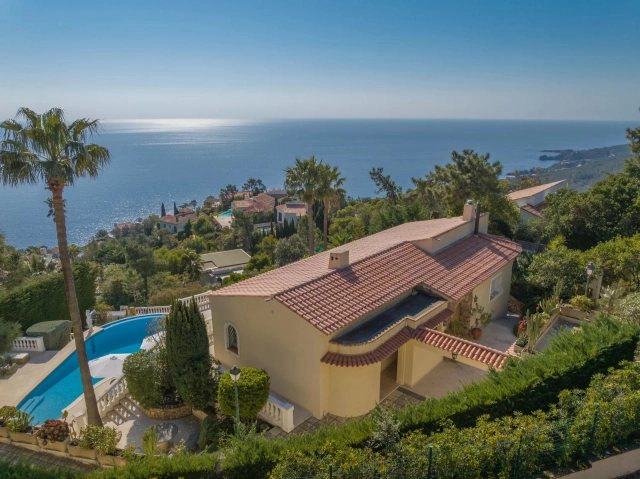 4 Bedroom(s) - 5 Bathroom(s) - 0 m² land for sale in Alpes-Maritimes, Provence-Alpes-Côte-d'Azur, France - FrenchPropertyPortal.com Cannes Area for sale for 3,400,000€ in Alpes-Maritimes, Provence-Alpes-Côte-d'Azur