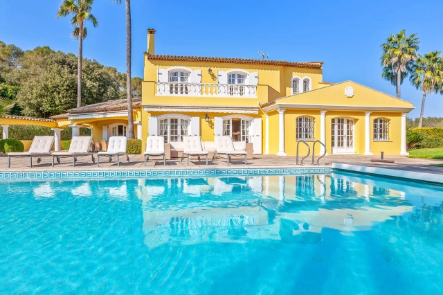 4 Bedroom(s) - 4 Bathroom(s) - 3,080m² land for sale in Alpes-Maritimes, Provence-Alpes-Côte-d'Azur, France - FrenchPropertyPortal.com Mougins, Valbonne, Grasse Area for sale for 2,985,000€ in Alpes-Maritimes, Provence-Alpes-Côte-d'Azur