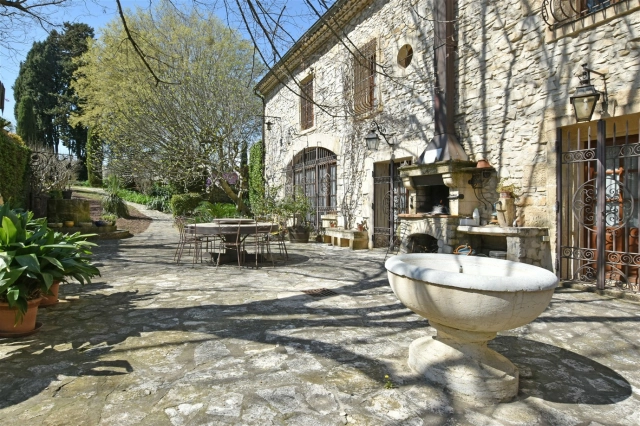 Uzes Area for sale for 1,200,000&euro; in Gard, Languedoc-Roussillon