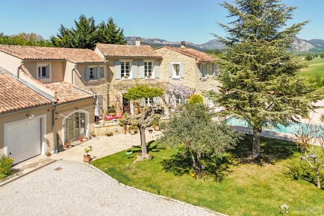5 Bedroom(s) - 3 Bathroom(s) - 911m² land for sale in Vaucluse, Provence-Alpes-Côte-d\'Azur, France - FrenchPropertyPortal.com Avignon and North Provence for sale for 691,000€ in Vaucluse, Provence-Alpes-Côte-d\'Azur