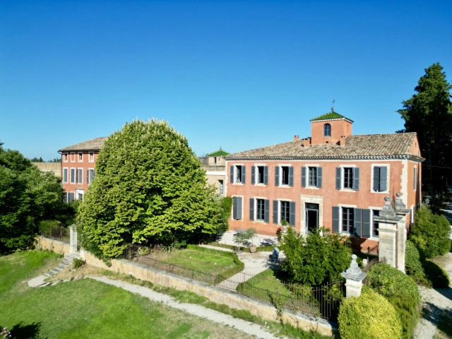 18 Bedroom(s) - 16 Bathroom(s) - 185,000m² land for sale in Vaucluse, Provence-Alpes-Côte-d\'Azur, France - FrenchPropertyPortal.com Avignon and North Provence for sale for 4,770,000€ in Vaucluse, Provence-Alpes-Côte-d\'Azur