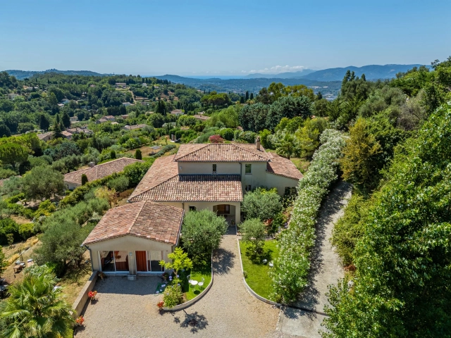 7 Bedroom(s) - 6 Bathroom(s) - 5,800m² land for sale in Alpes-Maritimes, Provence-Alpes-Côte-d'Azur, France - FrenchPropertyPortal.com Mougins, Valbonne, Grasse Area for sale for 2,350,000€ in Alpes-Maritimes, Provence-Alpes-Côte-d'Azur