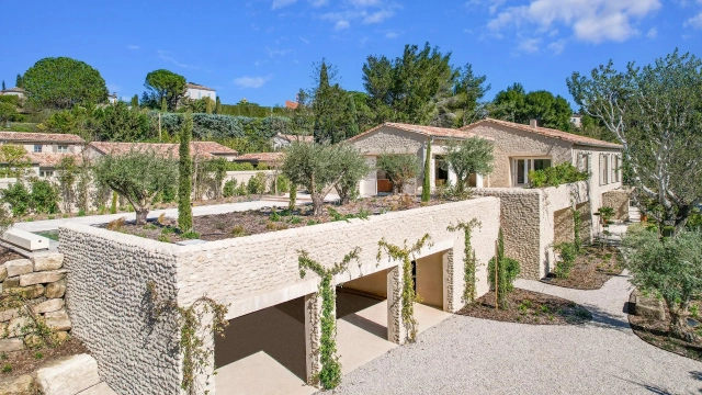 Alpilles (Saint Remy, Maussane, Arles) for sale for 4,495,000&euro; in Bouches-du-Rhône, Provence-Alpes-Côte-d'Azur