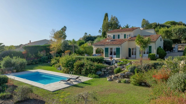 5 Bedroom(s) - 3 Bathroom(s) - 2,300m² land for sale in Alpes-Maritimes, Provence-Alpes-Côte-d'Azur, France - FrenchPropertyPortal.com Mougins, Valbonne, Grasse Area for sale for 2,300,000€ in Alpes-Maritimes, Provence-Alpes-Côte-d'Azur