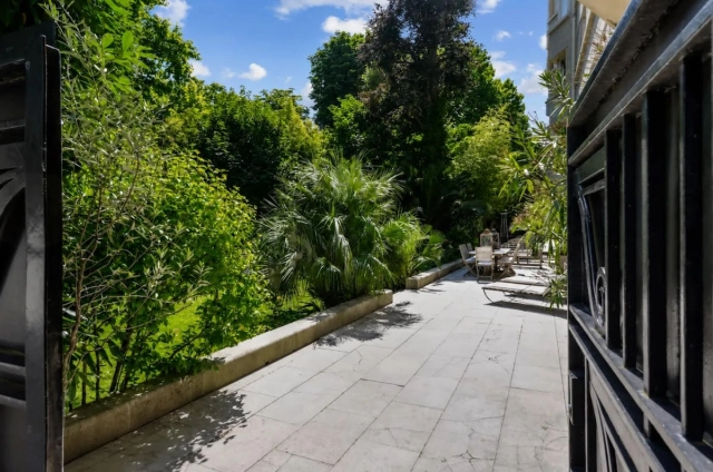 5 Bedroom(s) - 4 Bathroom(s) - 431m² land for sale in Paris, Ile-de-France, France - FrenchPropertyPortal.com Paris Suburbs for sale for 3,490,000€ in Paris, Ile-de-France