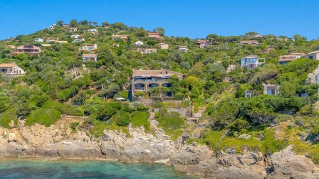 12 Bedroom(s) - 10 Bathroom(s) - 3,300m² land for sale in Var, Provence-Alpes-Côte-d\'Azur, France - FrenchPropertyPortal.com Provence Coast (Cassis to Cavalaire) for sale for 4,300,000€ in Var, Provence-Alpes-Côte-d\'Azur
