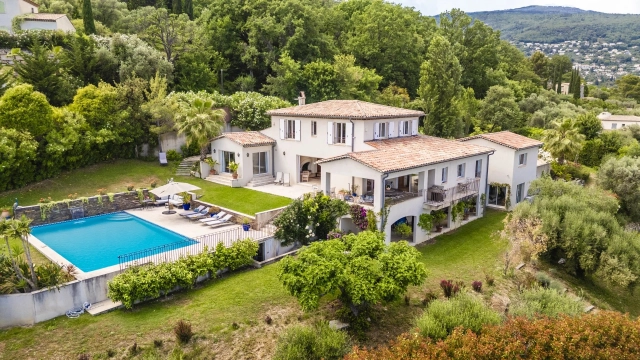 5 Bedroom(s) - 4 Bathroom(s) - 5,800m² land for sale in Alpes-Maritimes, Provence-Alpes-Côte-d'Azur, France - FrenchPropertyPortal.com Mougins, Valbonne, Grasse Area for sale for 2,350,000€ in Alpes-Maritimes, Provence-Alpes-Côte-d'Azur