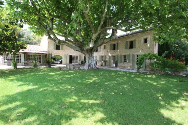 8 Bedroom(s) - 8 Bathroom(s) - 35,000m² land for sale in Vaucluse, Provence-Alpes-Côte-d\'Azur, France - FrenchPropertyPortal.com Avignon and North Provence for sale for 1,850,000€ in Vaucluse, Provence-Alpes-Côte-d\'Azur