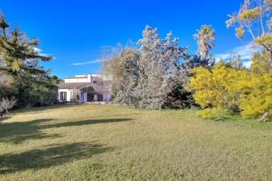 4 Bedroom(s) - 4 Bathroom(s) - 2,454m² land for sale in Alpes-Maritimes, Provence-Alpes-Côte-d'Azur, France - FrenchPropertyPortal.com Mougins, Valbonne, Grasse Area for sale for 1,550,000€ in Alpes-Maritimes, Provence-Alpes-Côte-d'Azur