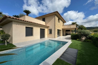 St Raphaël, Ste Maxime Area for sale for 1,890,000&euro; in Var, Provence-Alpes-Côte-d\'Azur