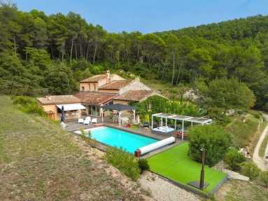 5 Bedroom(s) - 5 Bathroom(s) - 13,000m² land for sale in Bouches-du-Rhône, Provence-Alpes-Côte-d'Azur, France - FrenchPropertyPortal.com Marseille & Cote Bleu for sale for 1,570,000€ in Bouches-du-Rhône, Provence-Alpes-Côte-d'Azur