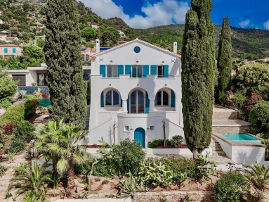 4 Bedroom(s) - 4 Bathroom(s) - 1,055m² land for sale in Var, Provence-Alpes-Côte-d\'Azur, France - FrenchPropertyPortal.com Provence Coast (Cassis to Cavalaire) for sale for 2,980,000€ in Var, Provence-Alpes-Côte-d\'Azur