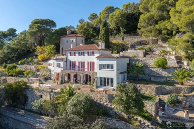 5 Bedroom(s) - 2 Bathroom(s) - 0 m² land for sale in Alpes-Maritimes, Provence-Alpes-Côte-d'Azur, France - FrenchPropertyPortal.com Mougins, Valbonne, Grasse Area for sale for 1,580,000€ in Alpes-Maritimes, Provence-Alpes-Côte-d'Azur
