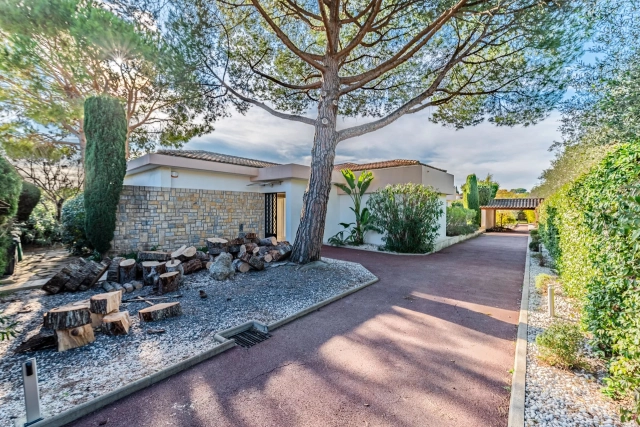 3 Bedroom(s) - 3 Bathroom(s) - 1,404m² land for sale in Alpes-Maritimes, Provence-Alpes-Côte-d'Azur, France - FrenchPropertyPortal.com Mougins, Valbonne, Grasse Area for sale for 1,690,000€ in Alpes-Maritimes, Provence-Alpes-Côte-d'Azur