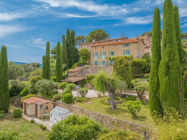 5 Bedroom(s) - 2 Bathroom(s) - 1,918m² land for sale in Alpes-Maritimes, Provence-Alpes-Côte-d'Azur, France - FrenchPropertyPortal.com Mougins, Valbonne, Grasse Area for sale for 1,350,000€ in Alpes-Maritimes, Provence-Alpes-Côte-d'Azur