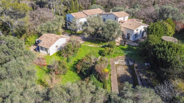 5 Bedroom(s) - 2 Bathroom(s) - 6,000m² land for sale in Alpes-Maritimes, Provence-Alpes-Côte-d'Azur, France - FrenchPropertyPortal.com Mougins, Valbonne, Grasse Area for sale for 2,140,000€ in Alpes-Maritimes, Provence-Alpes-Côte-d'Azur