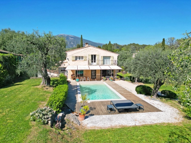 4 Bedroom(s) - 4 Bathroom(s) - 2,160m² land for sale in Alpes-Maritimes, Provence-Alpes-Côte-d'Azur, France - FrenchPropertyPortal.com Mougins, Valbonne, Grasse Area for sale for 1,280,000€ in Alpes-Maritimes, Provence-Alpes-Côte-d'Azur