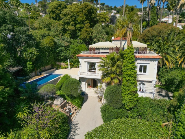 4 Bedroom(s) - 3 Bathroom(s) - 1,415m² land for sale in Alpes-Maritimes, Provence-Alpes-Côte-d'Azur, France - FrenchPropertyPortal.com Antibes Area for sale for 2,800,000€ in Alpes-Maritimes, Provence-Alpes-Côte-d'Azur
