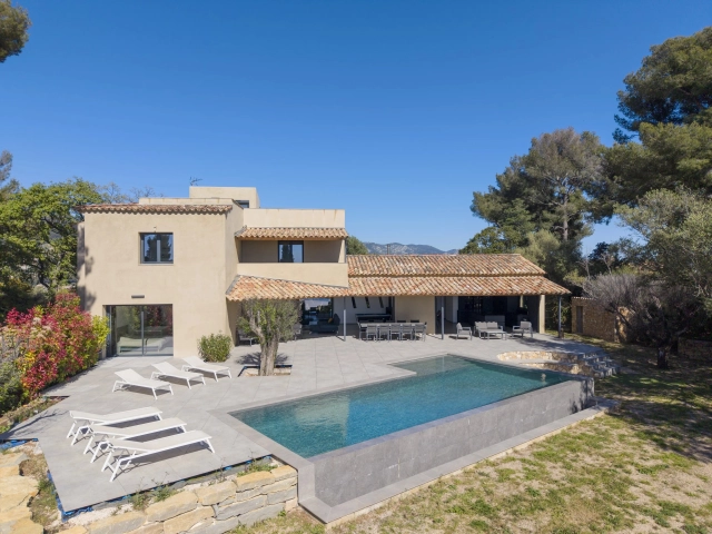 6 Bedroom(s) - 6 Bathroom(s) - 3,500m² land for sale in Var, Provence-Alpes-Côte-d\'Azur, France - FrenchPropertyPortal.com Provence Coast (Cassis to Cavalaire) for sale for 2,625,000€ in Var, Provence-Alpes-Côte-d\'Azur