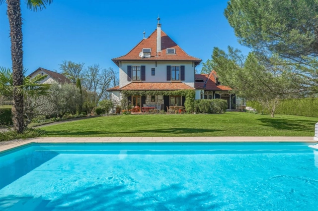 EVIAN / LAKE GENEVA for sale for 2,190,000&euro; in Haute-Savoie, Rhône-Alpes