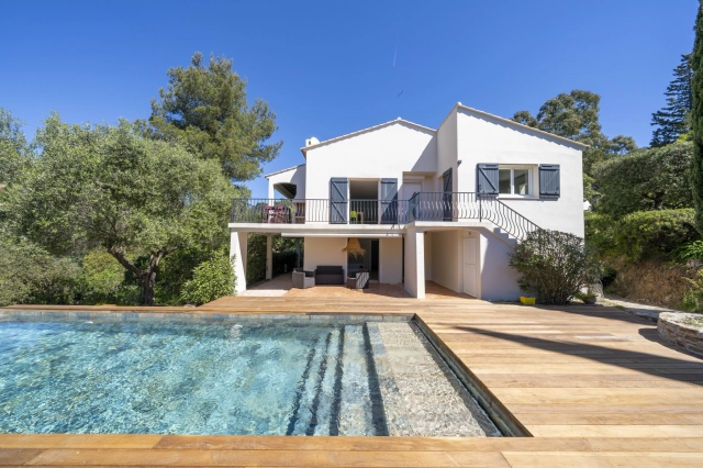 5 Bedroom(s) - 2 Bathroom(s) - 1,537m² land for sale in Var, Provence-Alpes-Côte-d\'Azur, France - FrenchPropertyPortal.com St. Tropez, Grimaud Area for sale for 1,299,000€ in Var, Provence-Alpes-Côte-d\'Azur